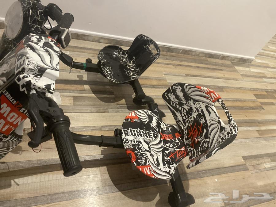 Two scooters for sale, one large and one small with Bluetooth, both 50064438283801474112