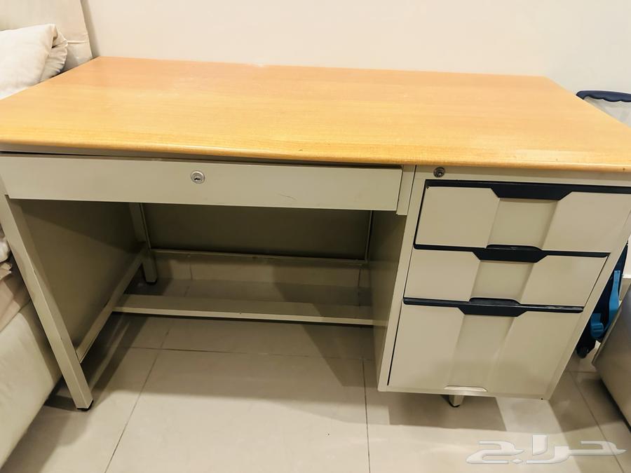 طاوله خشب معدنيه بحاله جيده64440260773633111