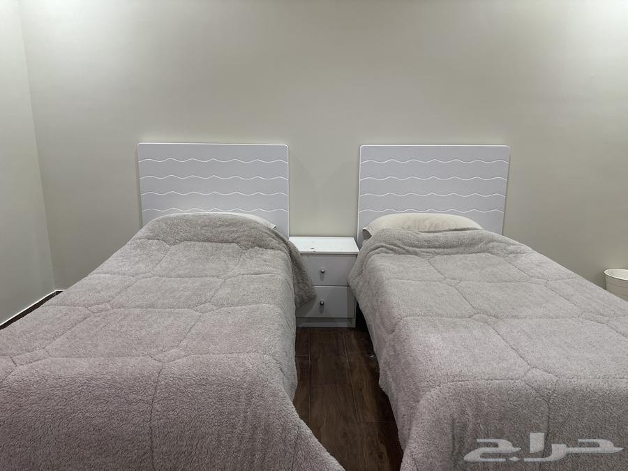 Double room with two single beds, four-door wardrobe, and a dressing table inside64437517319171110