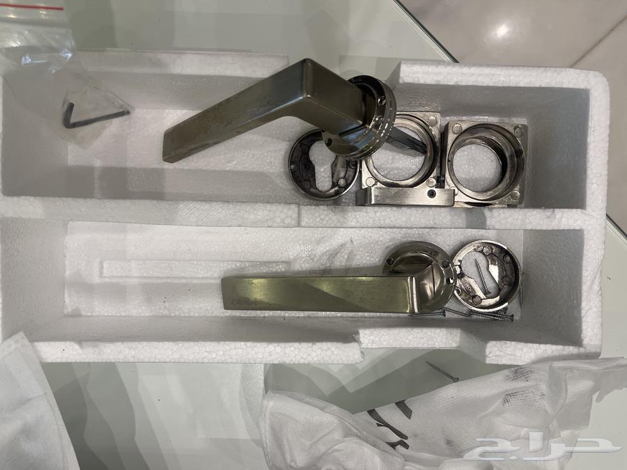 مقابض ابواب64598081726211110