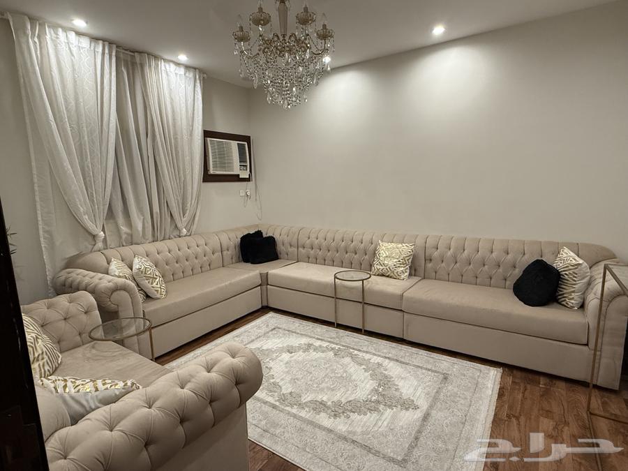 Sofa with tables64441732121603111