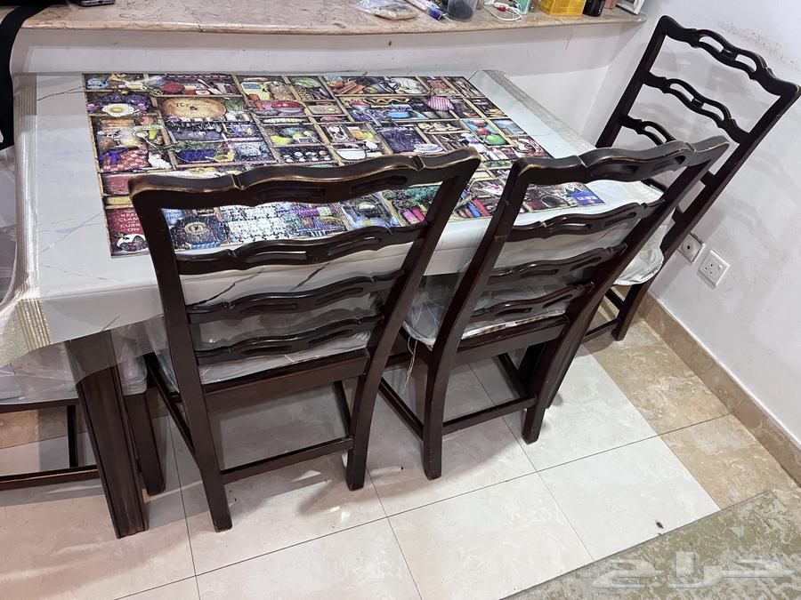 Dining table with 4 chairs64437004914306111