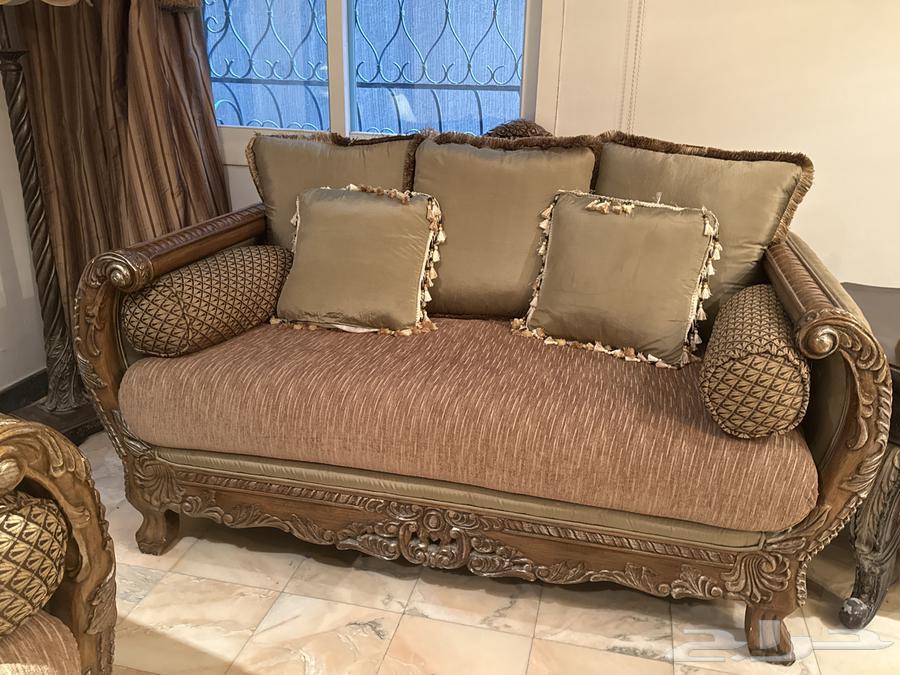 Sofa for transfer at a symbolic price64439091660163111