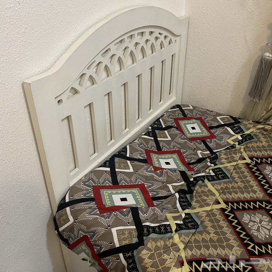 للبيع سرير نفر وطاولة شاشة تلفزيون64439091709315111