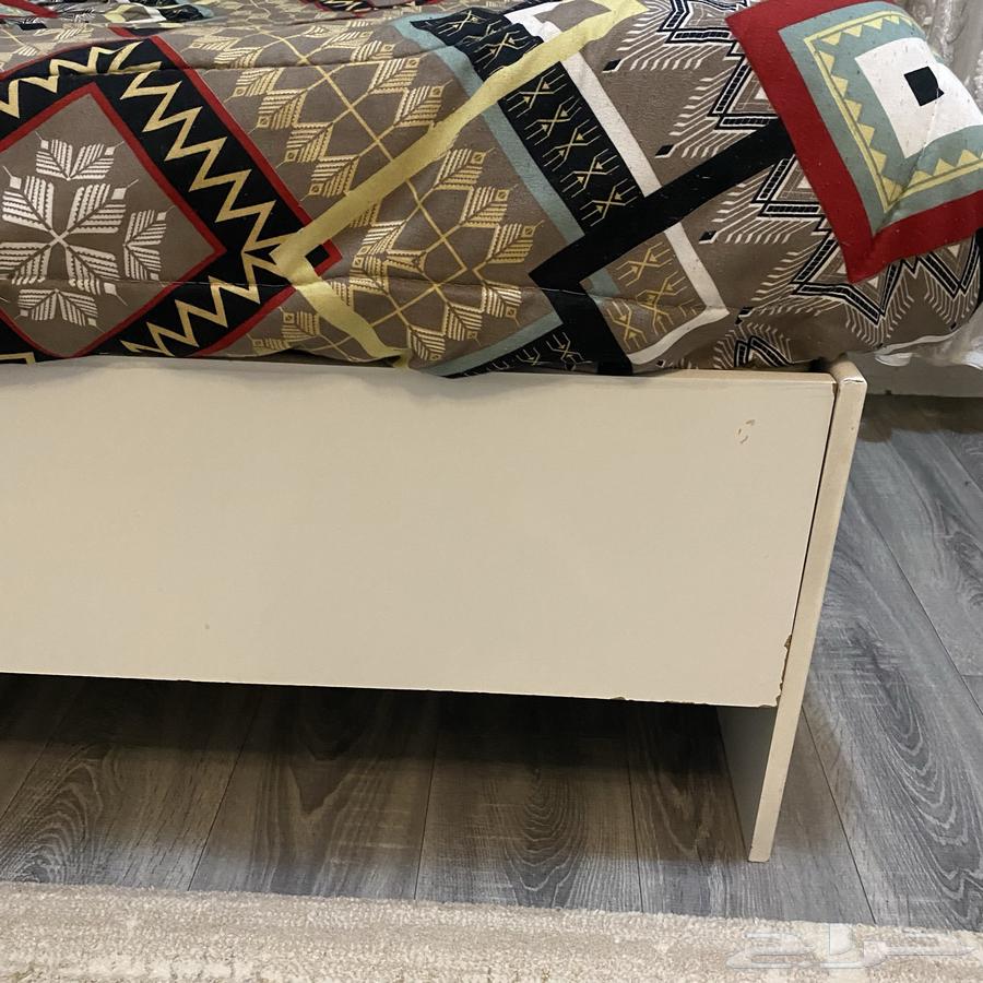 للبيع سرير نفر وطاولة شاشة تلفزيون64439091709315112