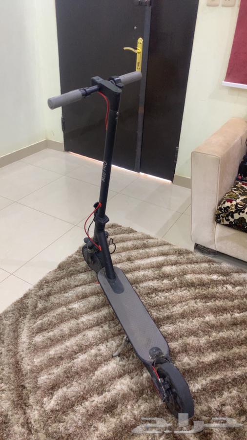 Electric scooter64437759947650112