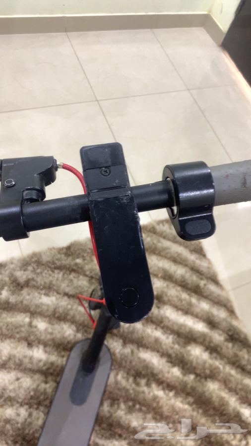 Electric scooter64437759947650111