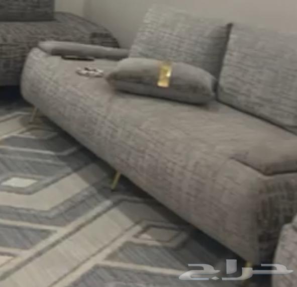 A new sofa, the only damage is that one leg is broken and it can be fixed, but it's new64436146023298112