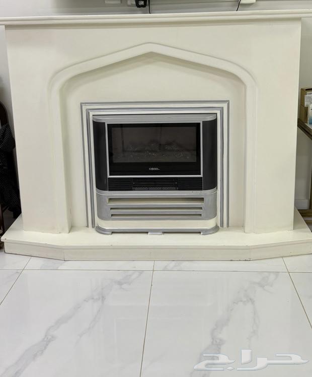 مدفئة مع طاولة لون ابيض64441158404098110