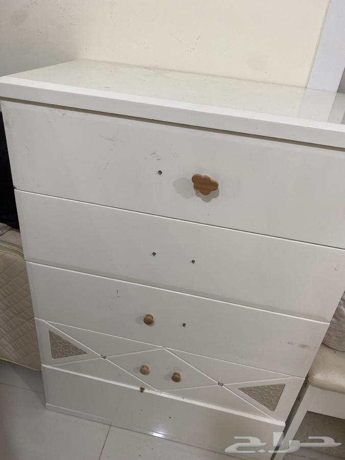 Selling a sleeping chair with a dresser, mirror, and shelf64435610931841112