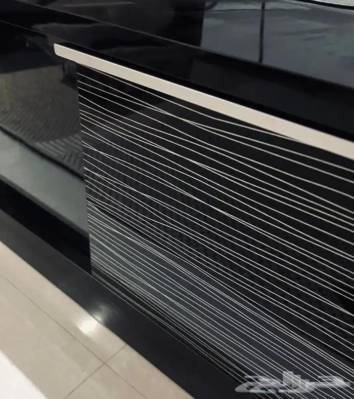 طاولة تلفزيون - حامل شاشة - اثاث (( نظيف جدا ))64435299497730112