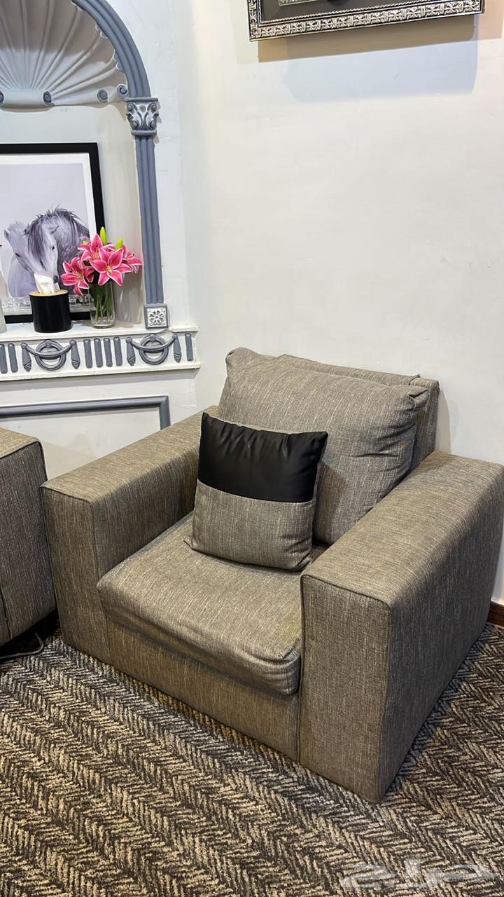 Clean sofa for urgent sale with table64441869237762112