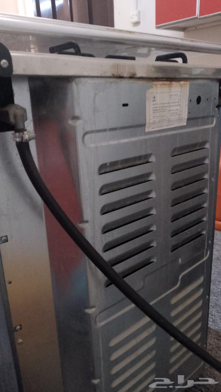 غاز فرن بحالة ممتازه وعلى الشرط64436453784193110