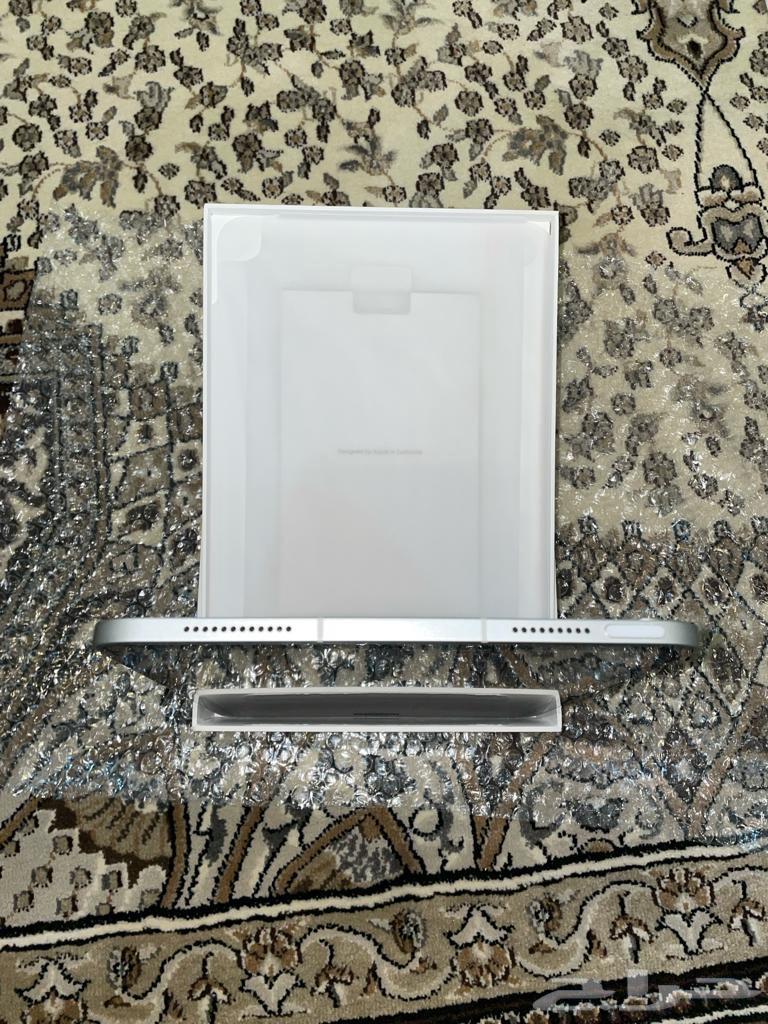 10th Generation iPad 265 WiFi + Cellular, Like New Condition64439389086337112