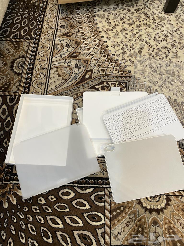 10th Generation iPad 265 WiFi + Cellular, Like New Condition64439389086337110