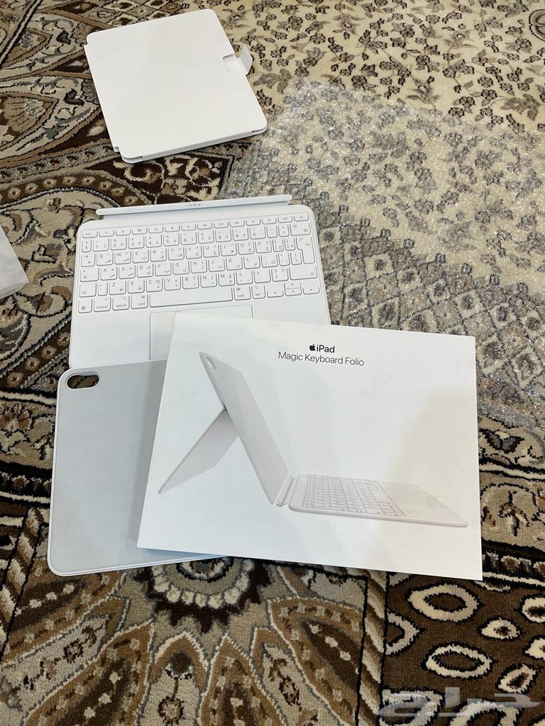 10th Generation iPad 265 WiFi + Cellular, Like New Condition64439389086337111