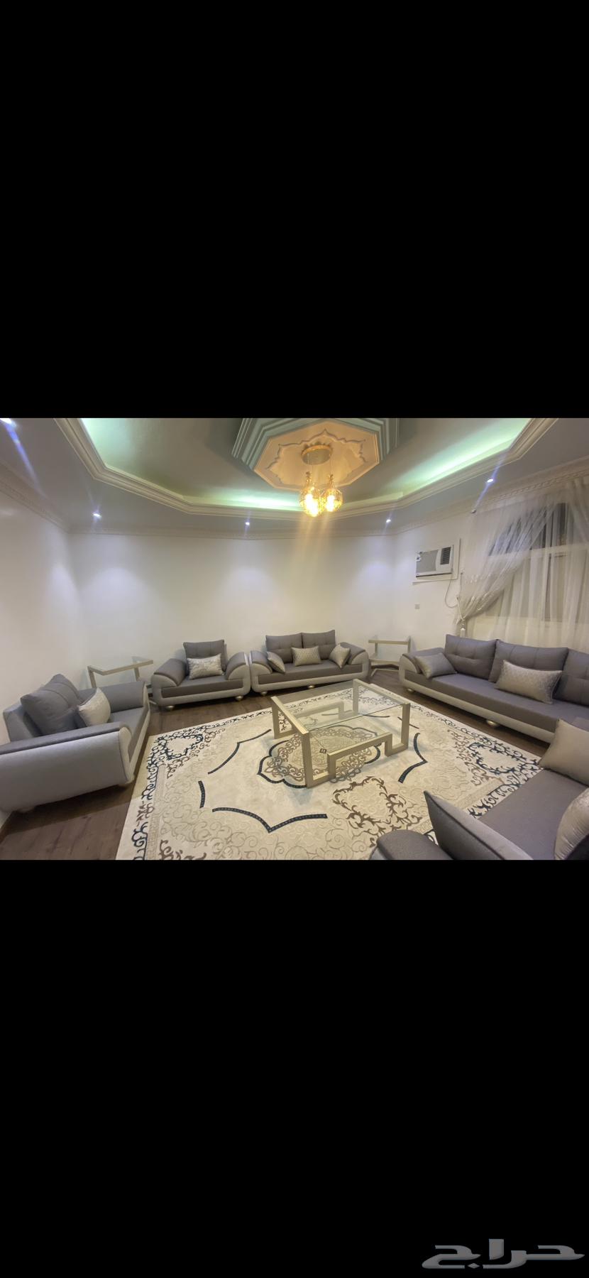 Carpet and curtain64438015645186111