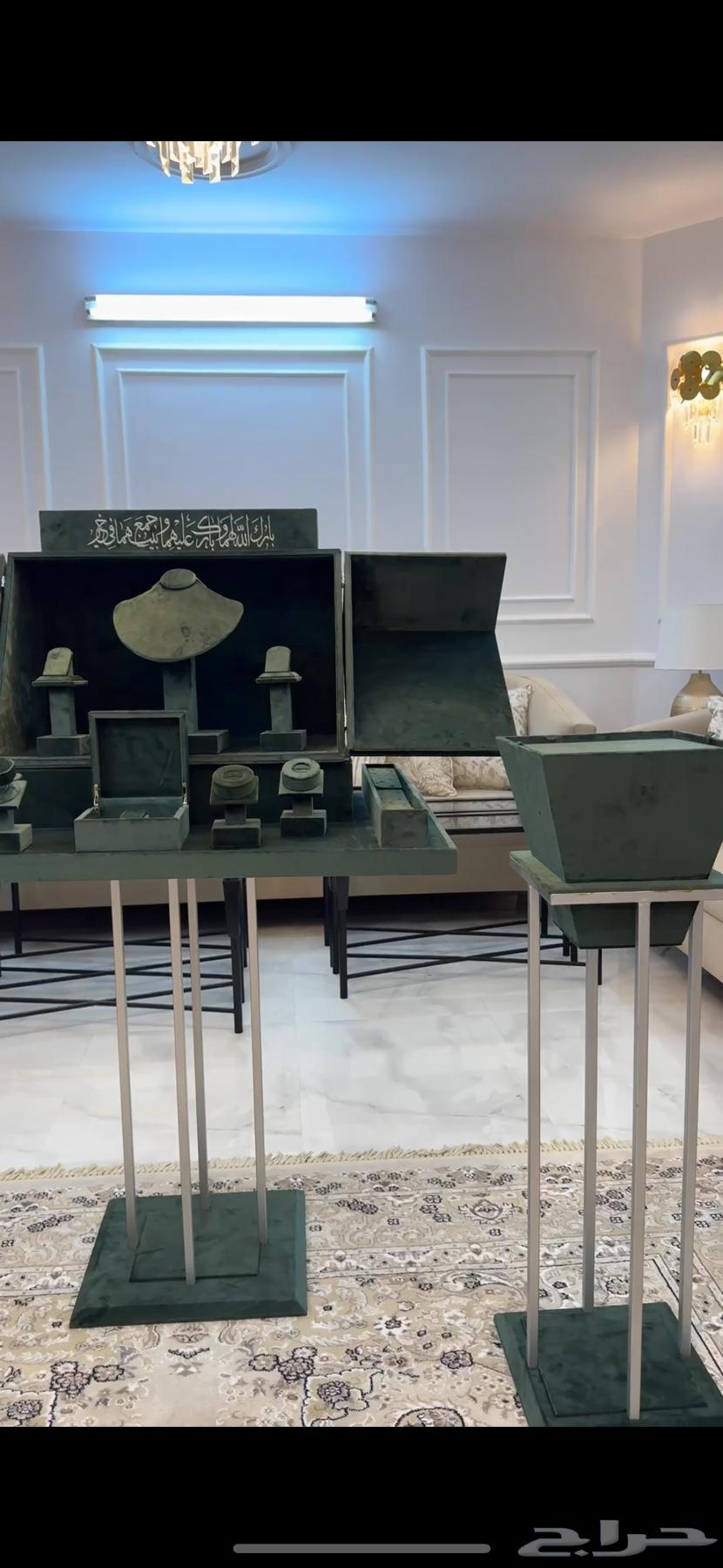 Queen Tables64438485100034112