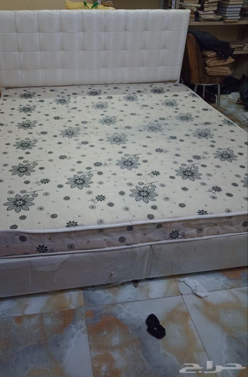 مرتبة كبيرة نظيفة مع السرير300 ومعها برادة مجانية64440752299393111