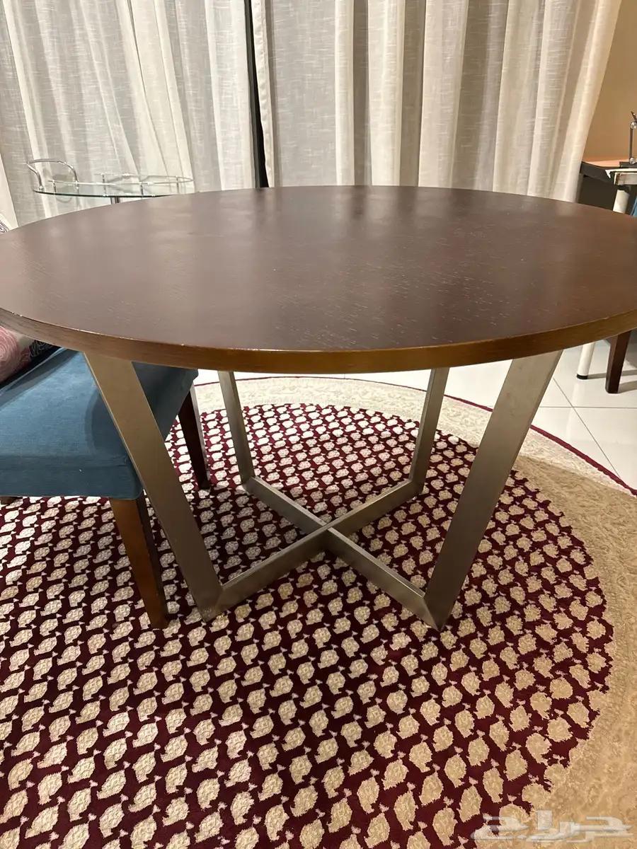 Luxurious table and elegant design with chairs64437813703810110