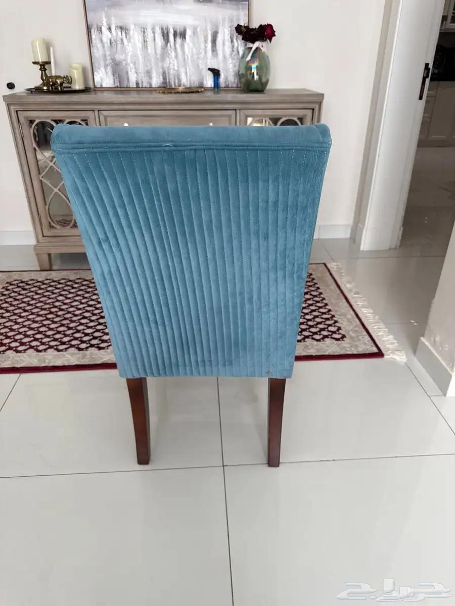 Luxurious table and elegant design with chairs64437813703810111