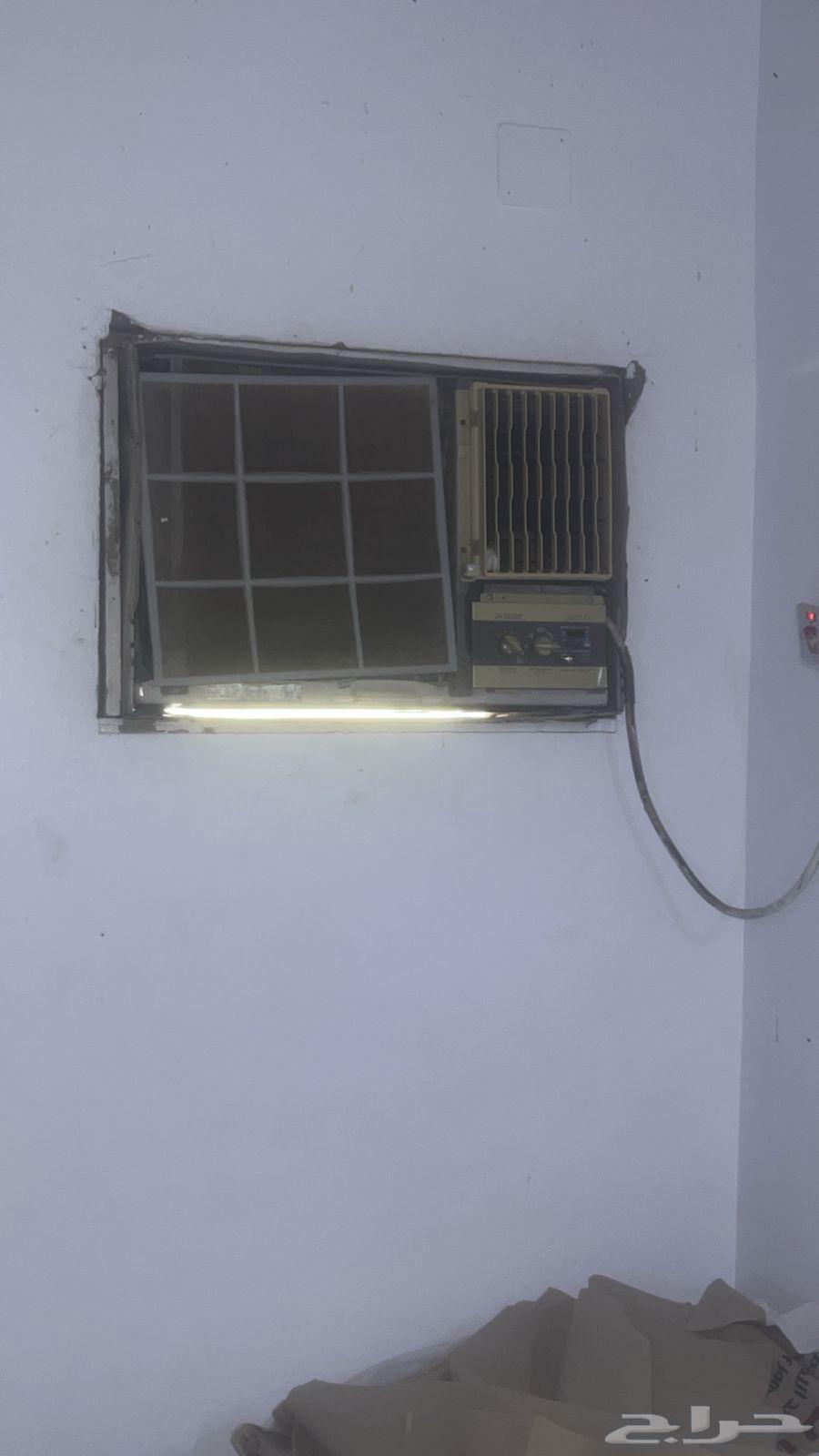 اربع مكيفات نظيفين الموقع بحره64438230382082110