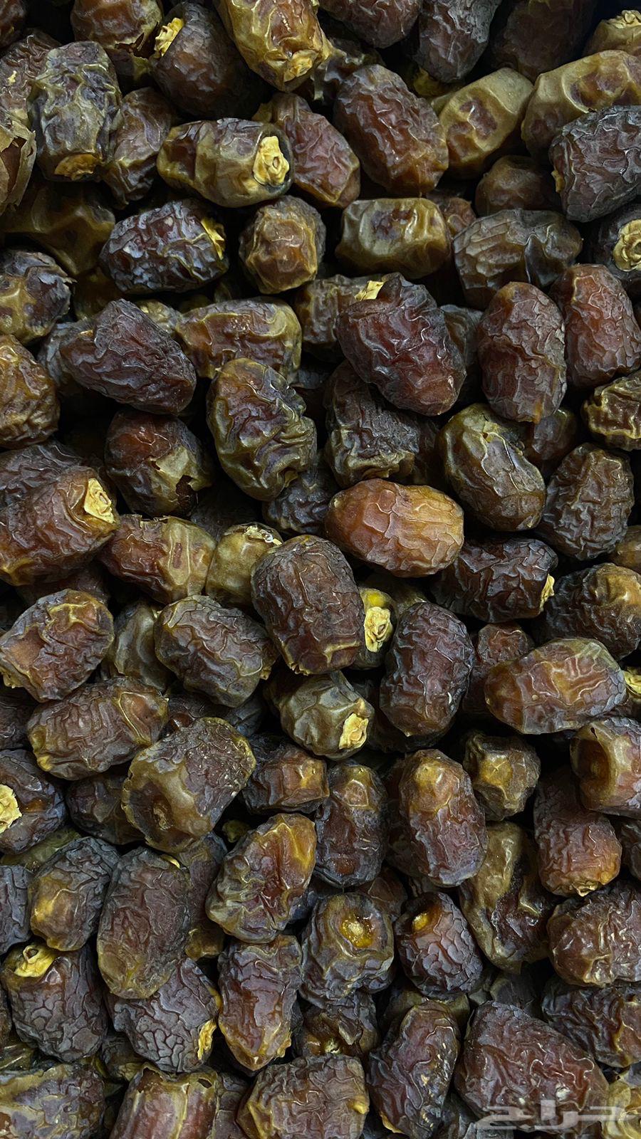Dates for sale, Barni Al-Ayis, Khaither, and Ajwa64439829443457111