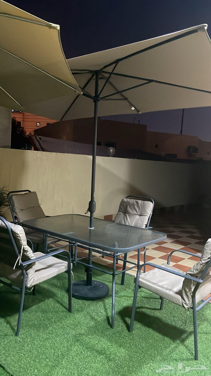طقم طاوله مع مظله حديقه اربعة كراسي64440110324483111