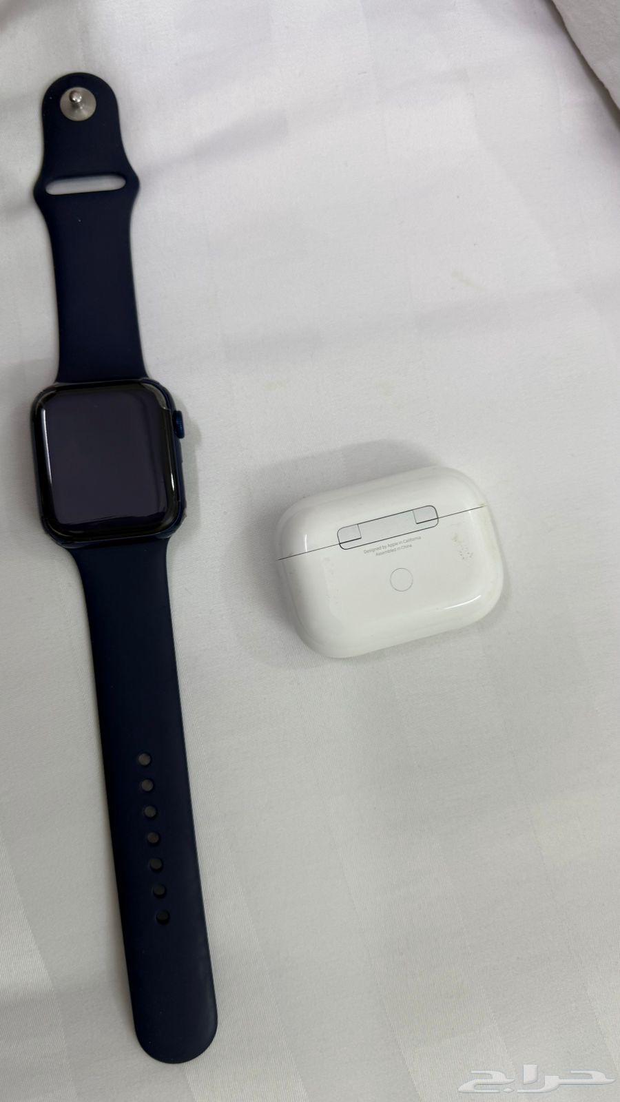 ساعة ابل الاصدار السادس مقاس 44 كحلي ومعاها سماعه ابل64435450001537110