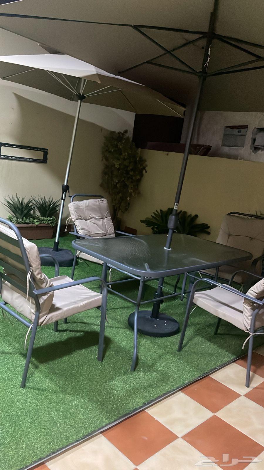 طقم طاوله مع مظله حديقه اربعة كراسي64440110324483110