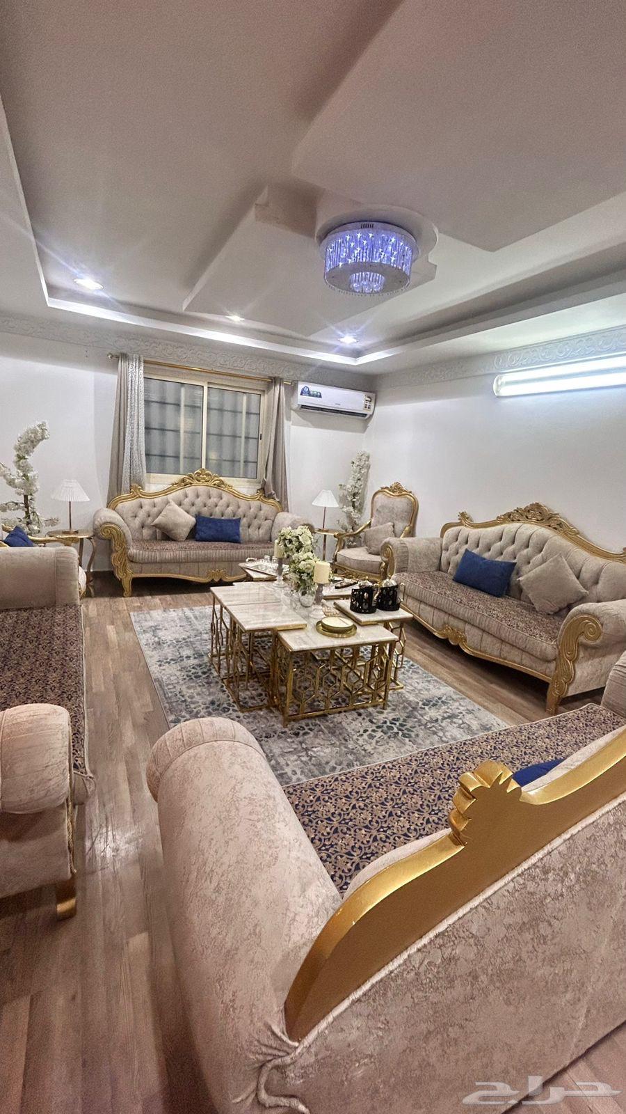 Semi-new sofa, table, and curtain for sale64438968966017111