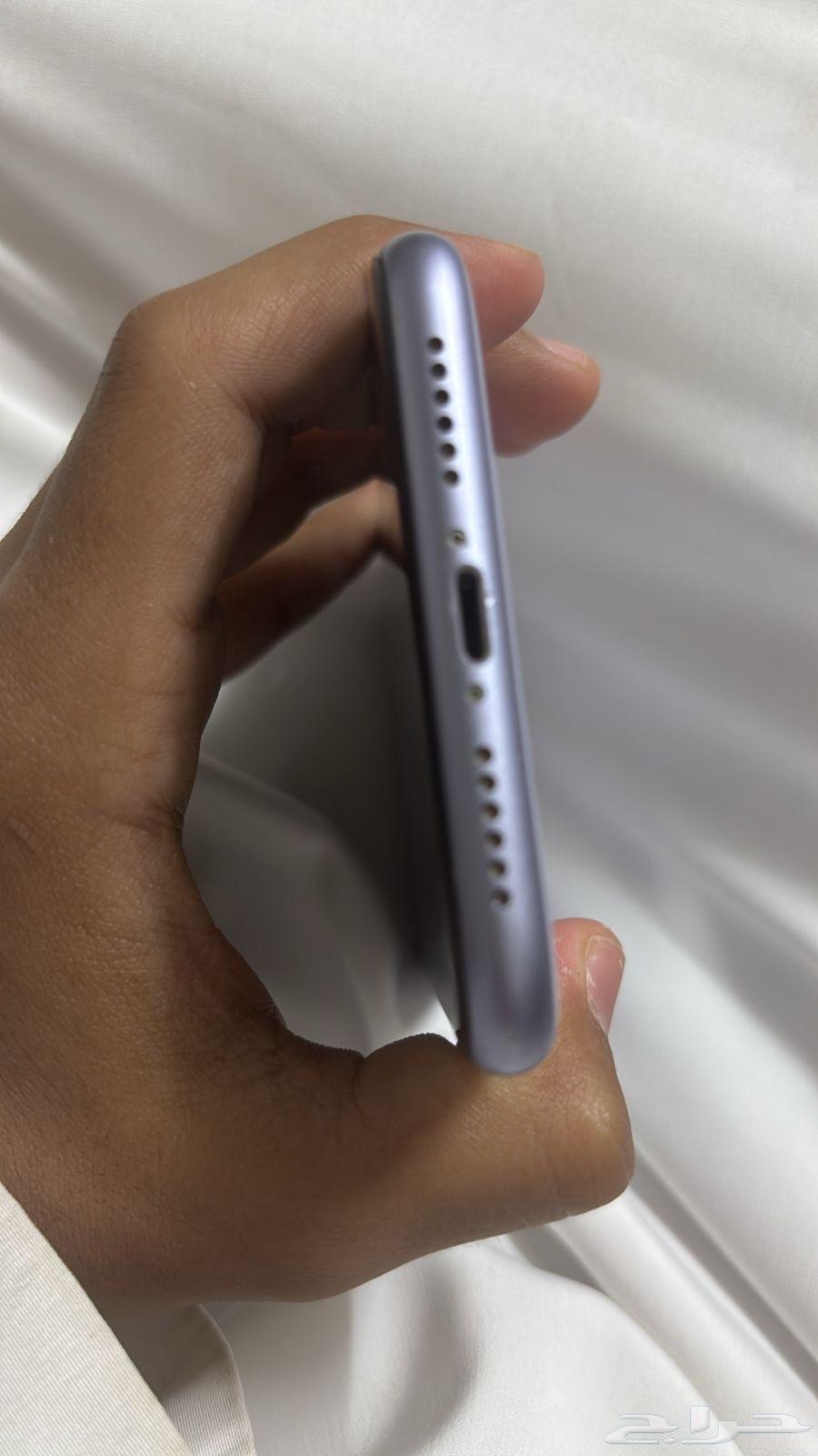 جوال iPhone 11 لا يشكي من أي شيء64434114481281112