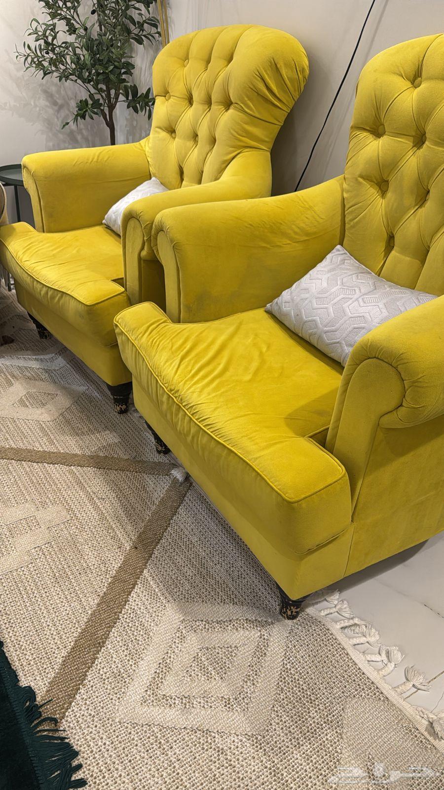 كنب شبه جديد مع كنبتين فردي64436937048578111