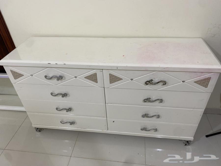 Selling a sleeping chair with a dresser, mirror, and shelf64435610931841111