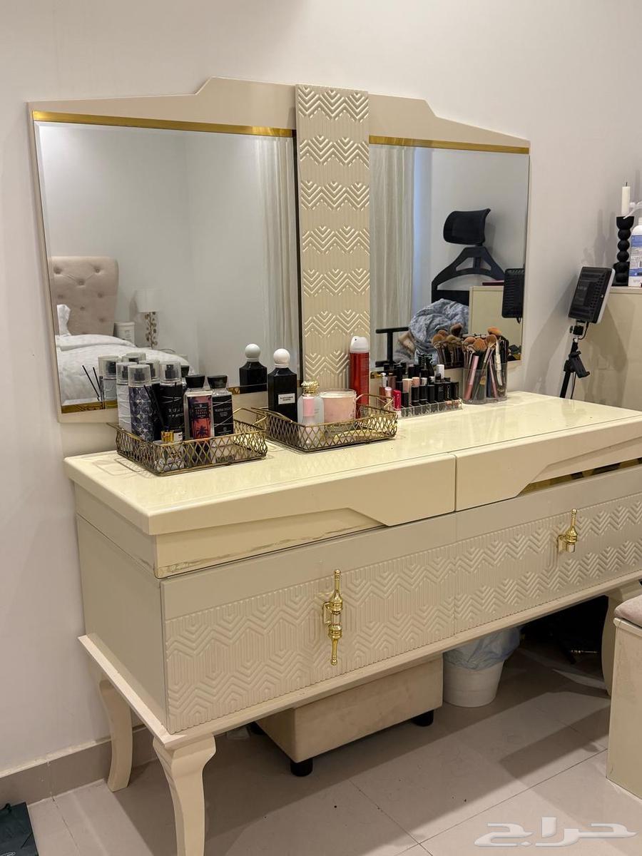 Bed, two nightstands, dresser, mirror, and large wardrobe64437517366018111