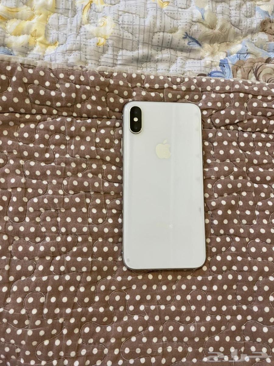 ايفون x حجم 64 GB لون بيج. على السوم64437786841474111