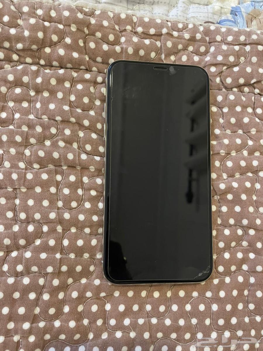 ايفون x حجم 64 GB لون بيج. على السوم64437786841474113