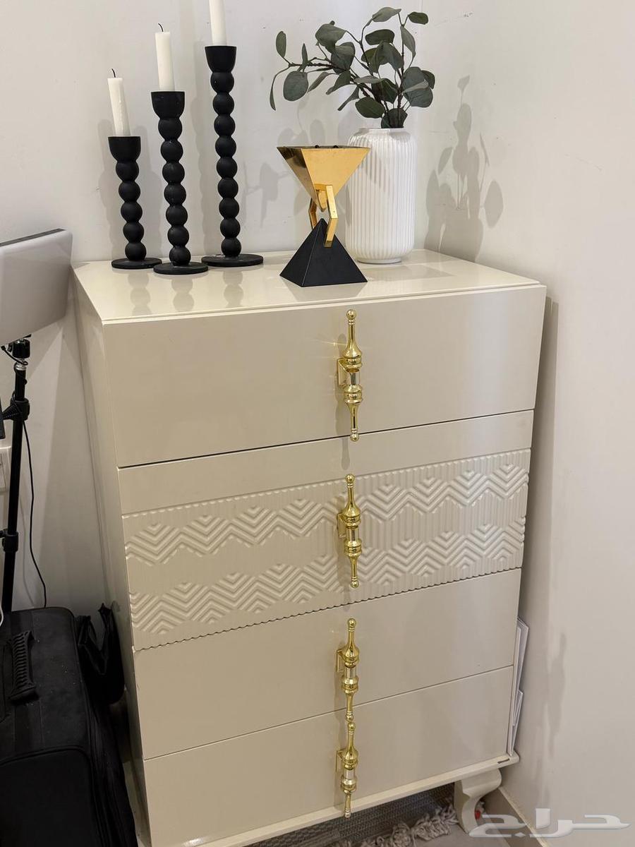 Bed, two nightstands, dresser, mirror, and large wardrobe64437517366018110