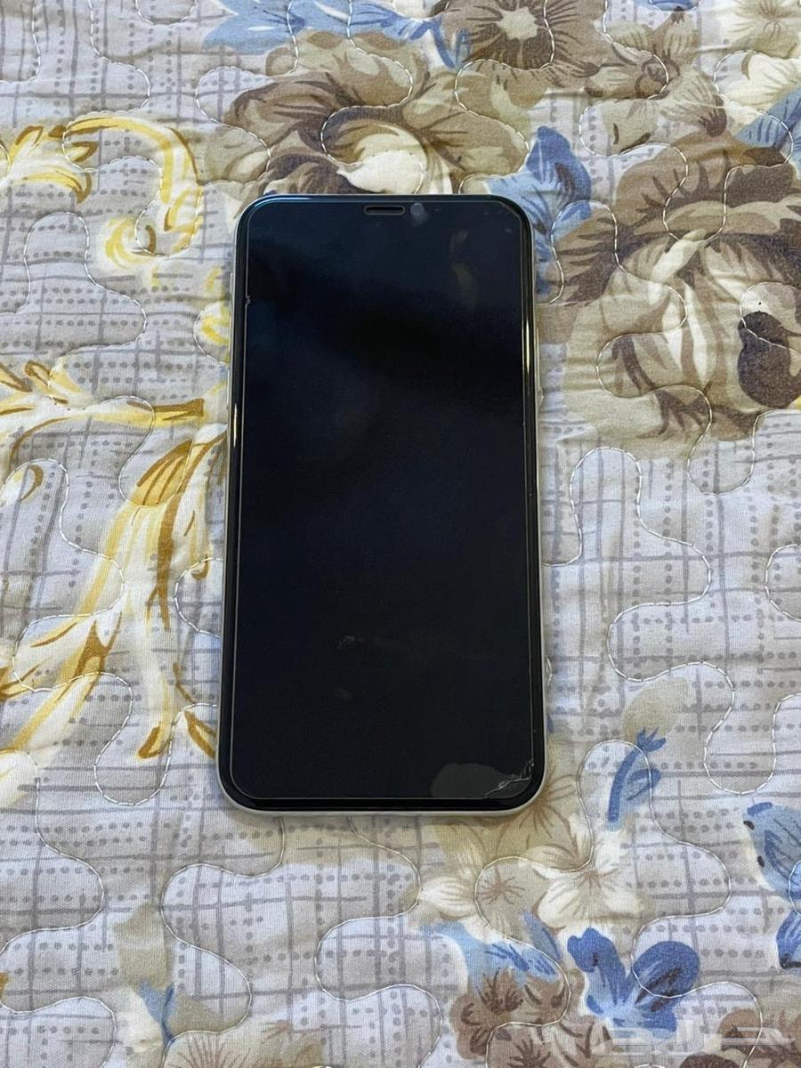 ايفون x حجم 64 GB لون بيج. على السوم64437786841474114