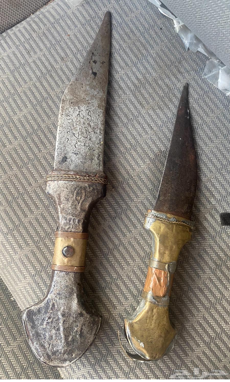 Old SIM cards and an old Nokia phone64442159137153110