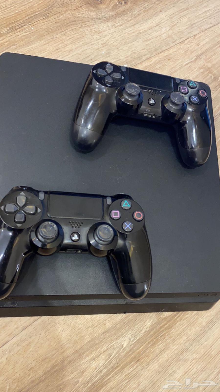 بلاستيشن فور كويس وشغال ومعه يدتين شغالات64445635055618110