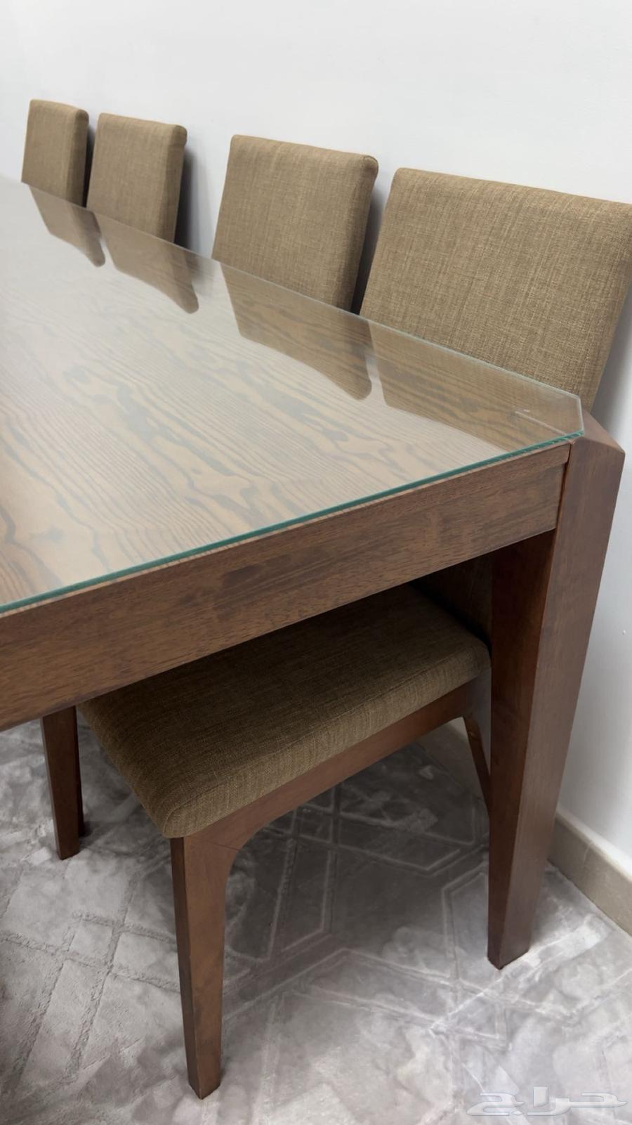 Dining table with chairs64449341562369113