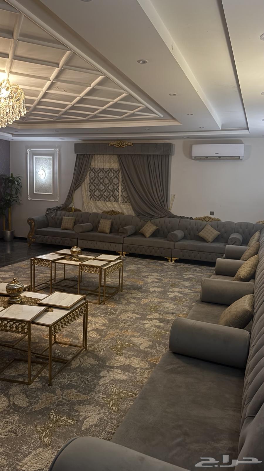 New sofas, tables, and carpets64442282010370114