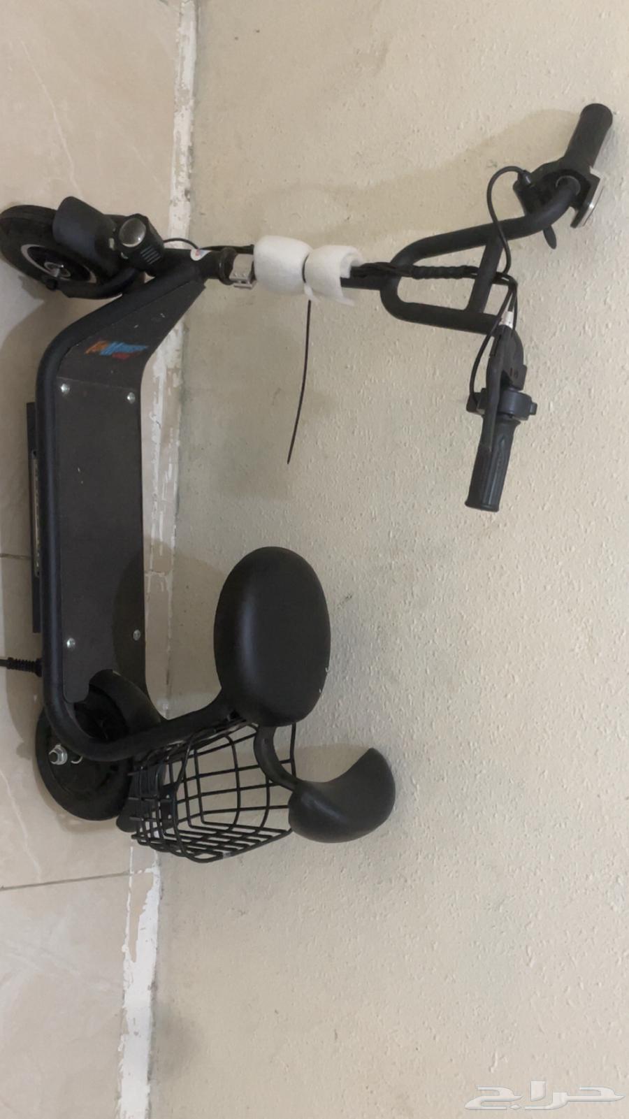 Children's scooter used for only one month, no damage, comes with Bluetooth64443479972225111
