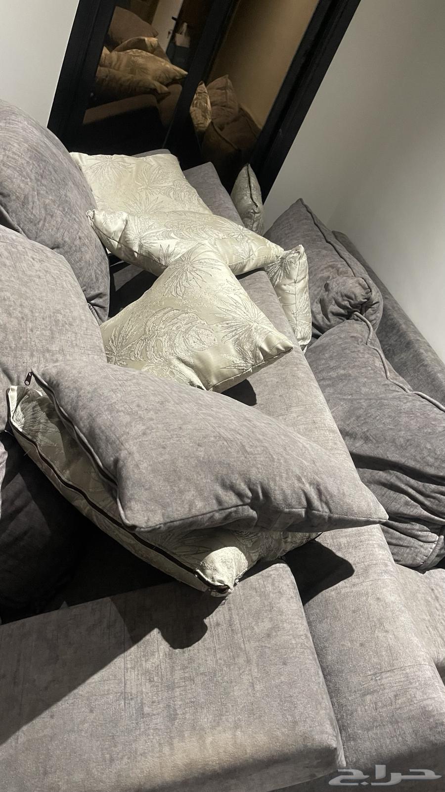 Used sofa and table64449516073857111