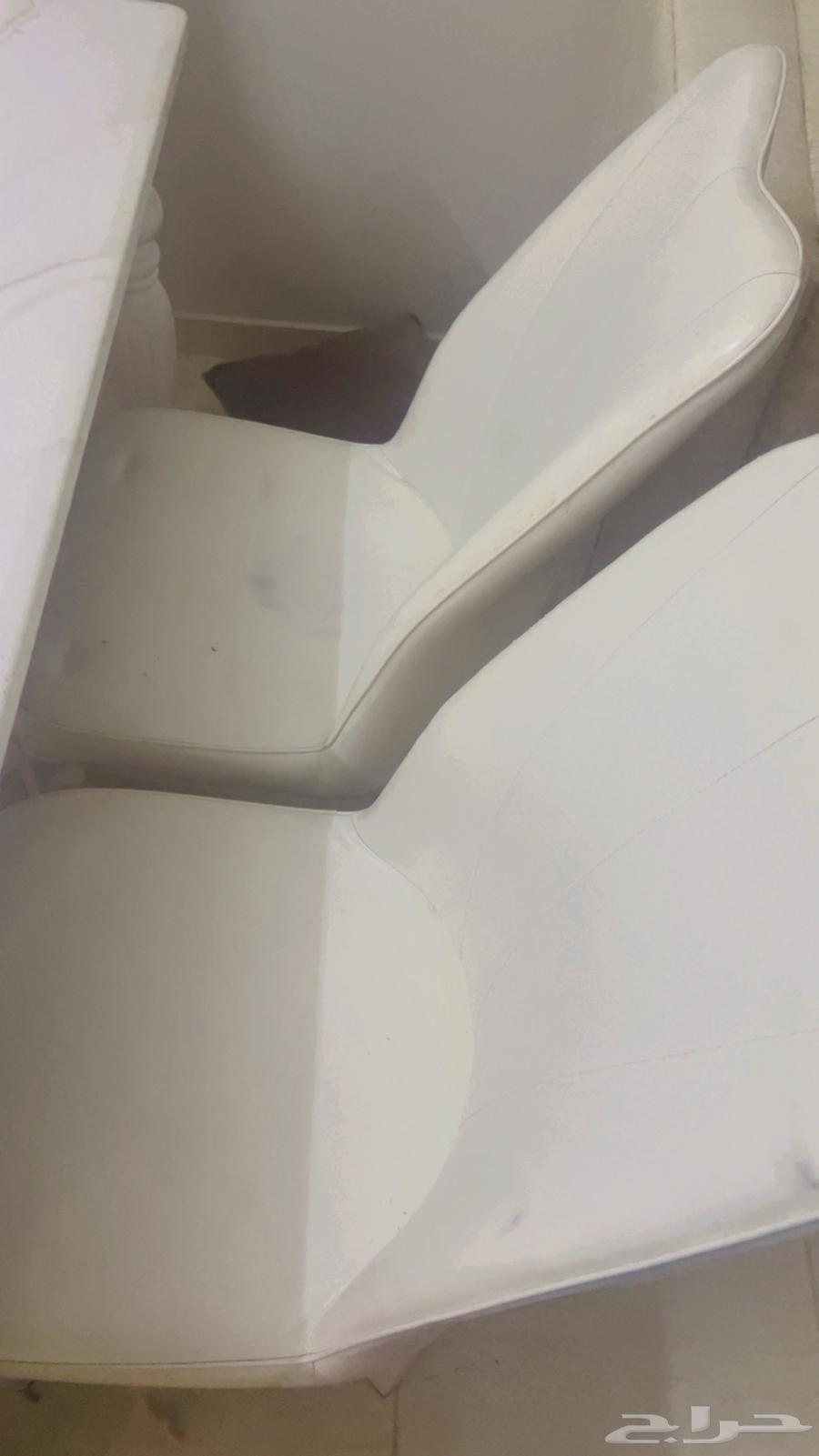 Dining table64442911384323112