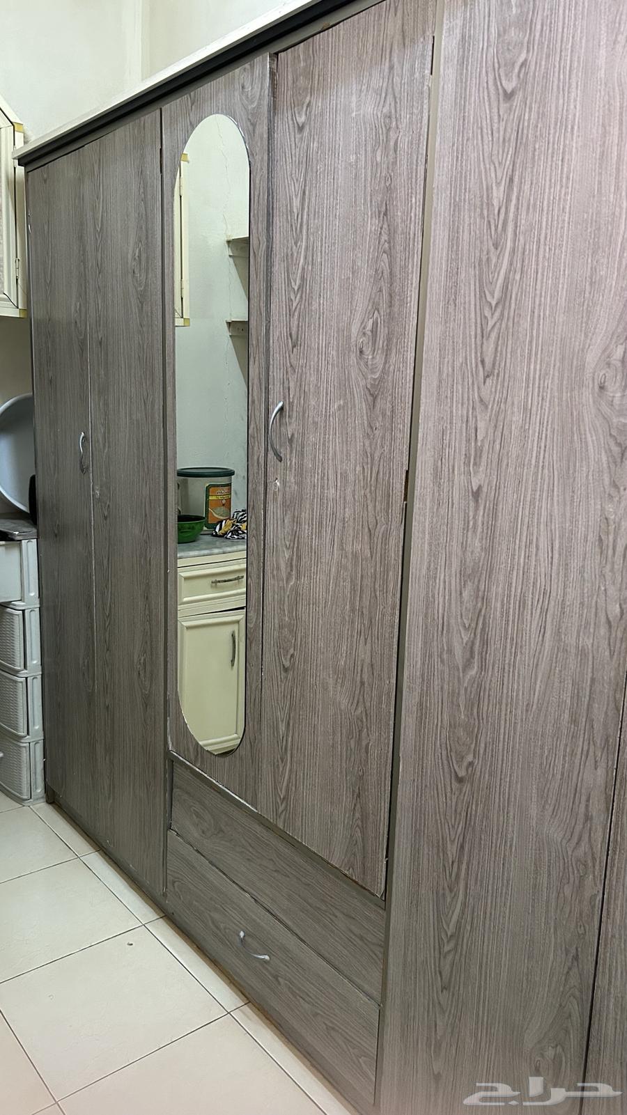 دولاب للبيع على السوم64447015701378111