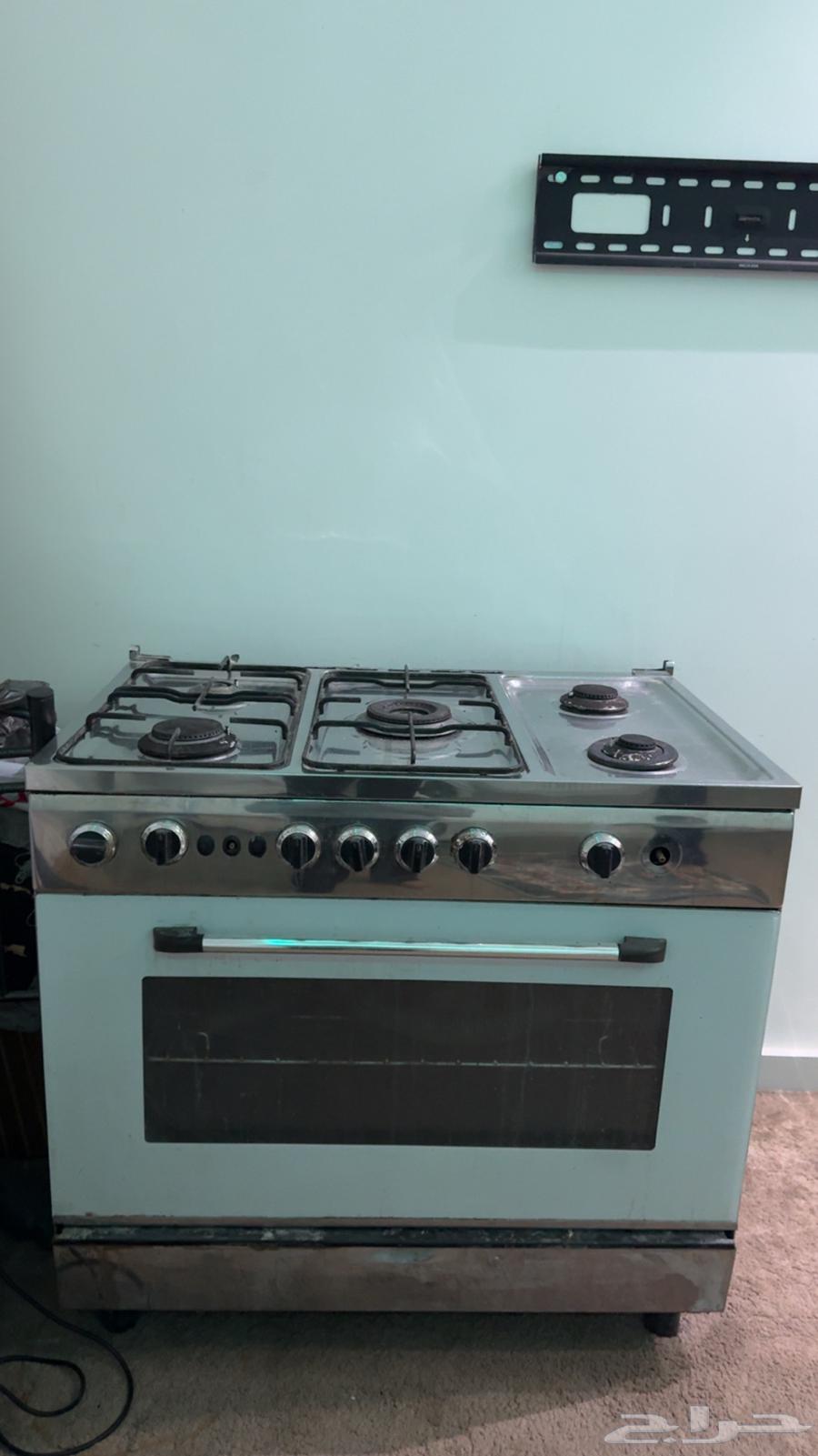 فرن من الأفران القديمه الاصليه ويحتاج بعض التغيرات64447732262658110