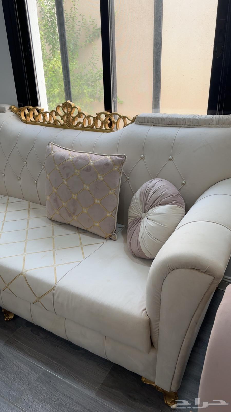 Sofa64447508153602112