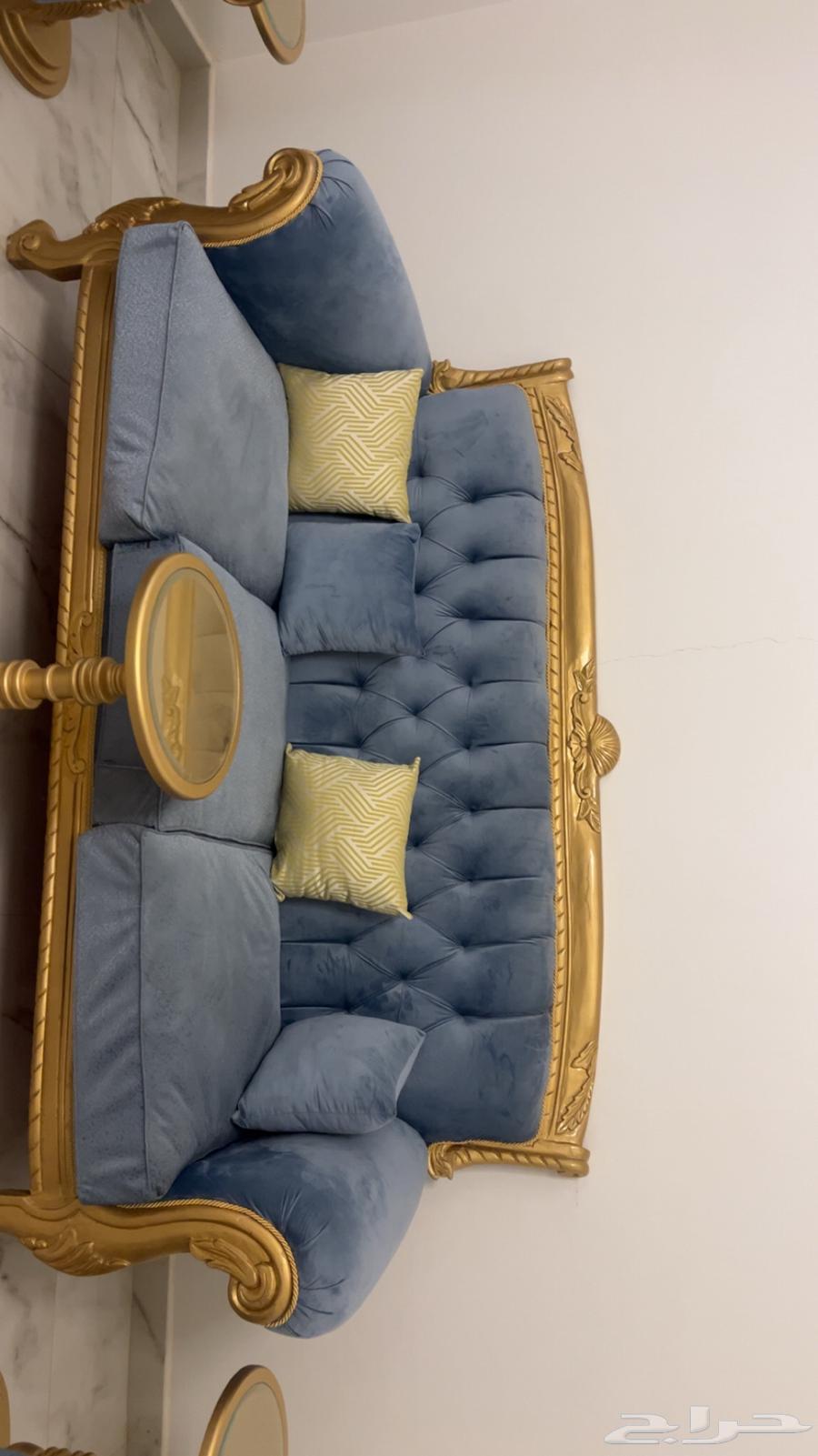 Sofas and tables64449328095491113